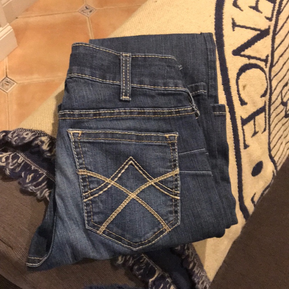 Size 27L or size 6 Ariat jeans